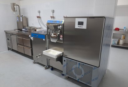 Dodávka kompletní zmrzlinové výrobny pro Pizza Coloseum v Ostravě - zmrzlinové stroje 4